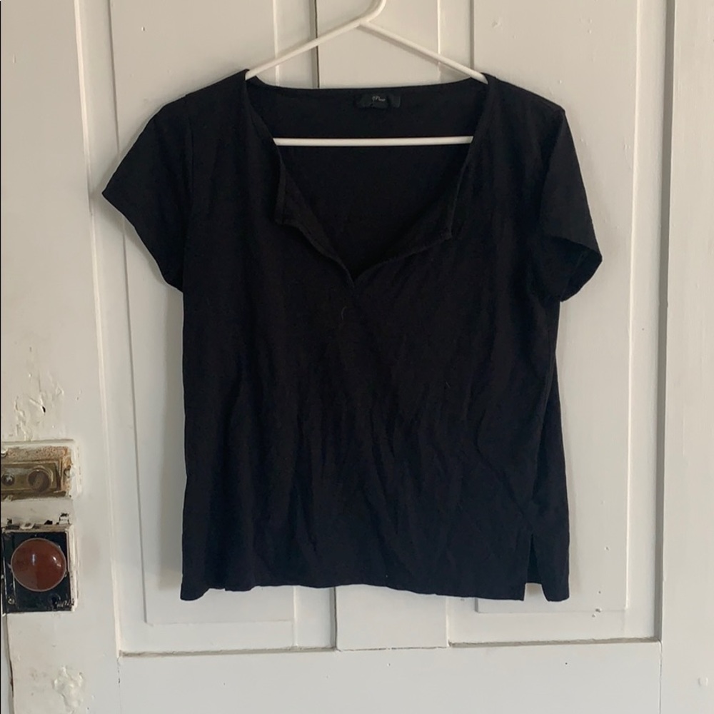 Plain black t shirt